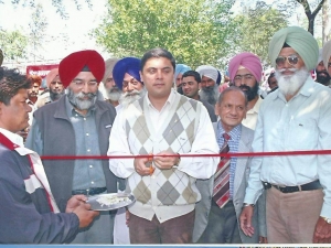 Sh. Tejveer Singh Principal Secretary to the Chief Minister Punjab opening the association’s Kisan Mela at Rakhra Campus.