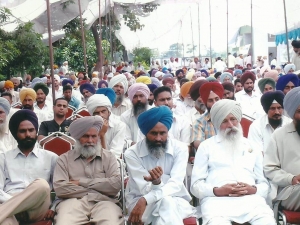 Farmers in a Kisan Mela at Association’s Rakhra Campus.