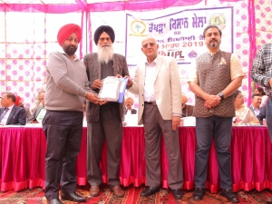A view of another farmer being honoured at the Rakhra Kisan Mela.
